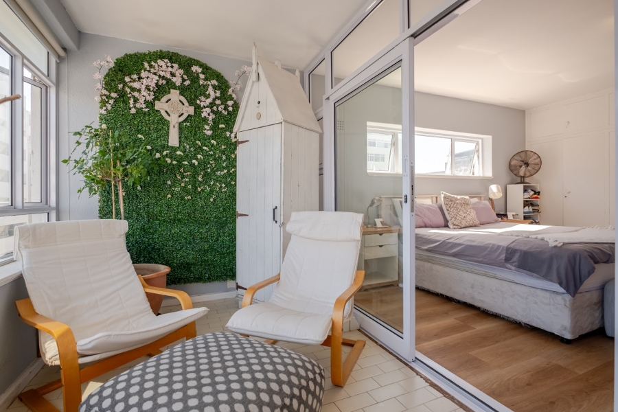 2 Bedroom Property for Sale in Sea Point Western Cape